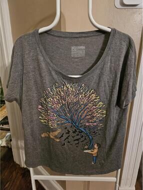 Curbside - tree growing out of child's book - womens T Shirt - L - EUC